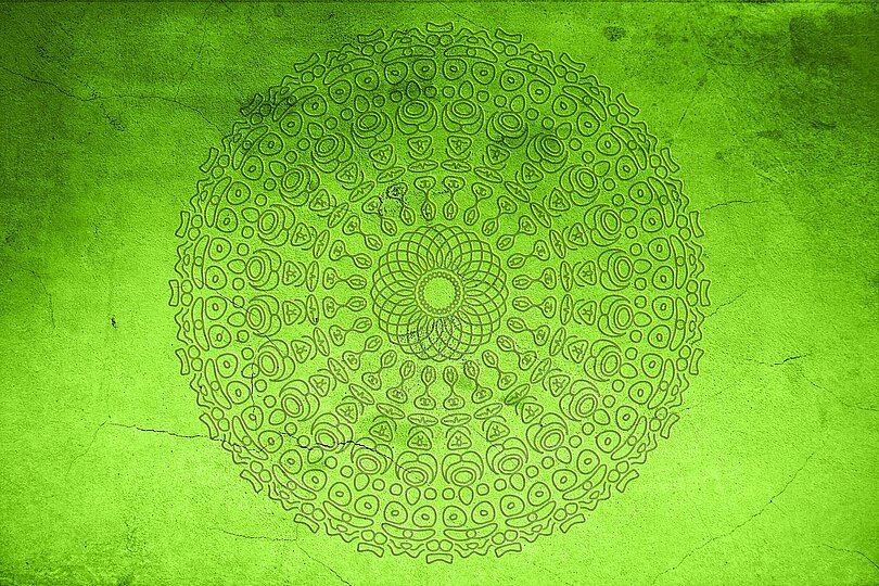 Ornamente in Form eines Mandalas auf hellgrünem Hintergrund